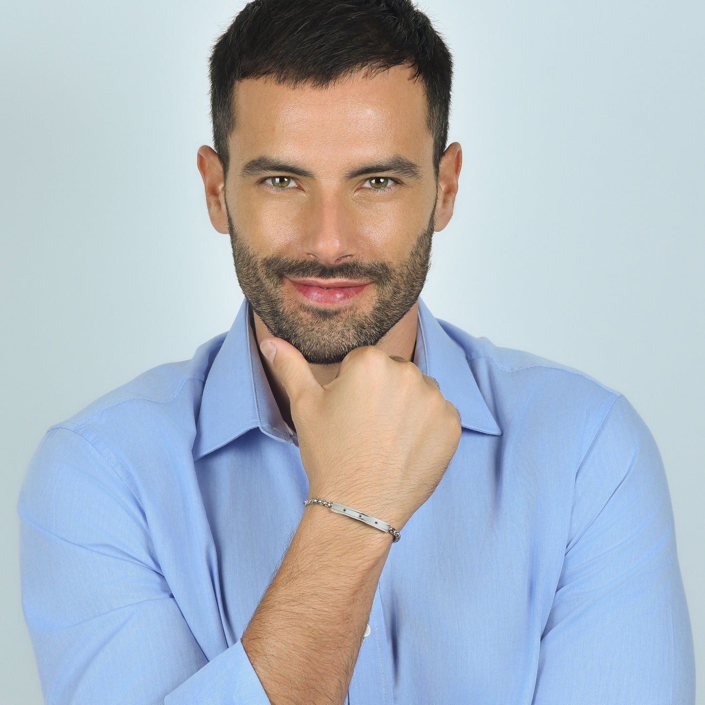 HERREN-ELEMENTARMBAND AUS STAHL MIT SCHWARZEN KRISTALLEN