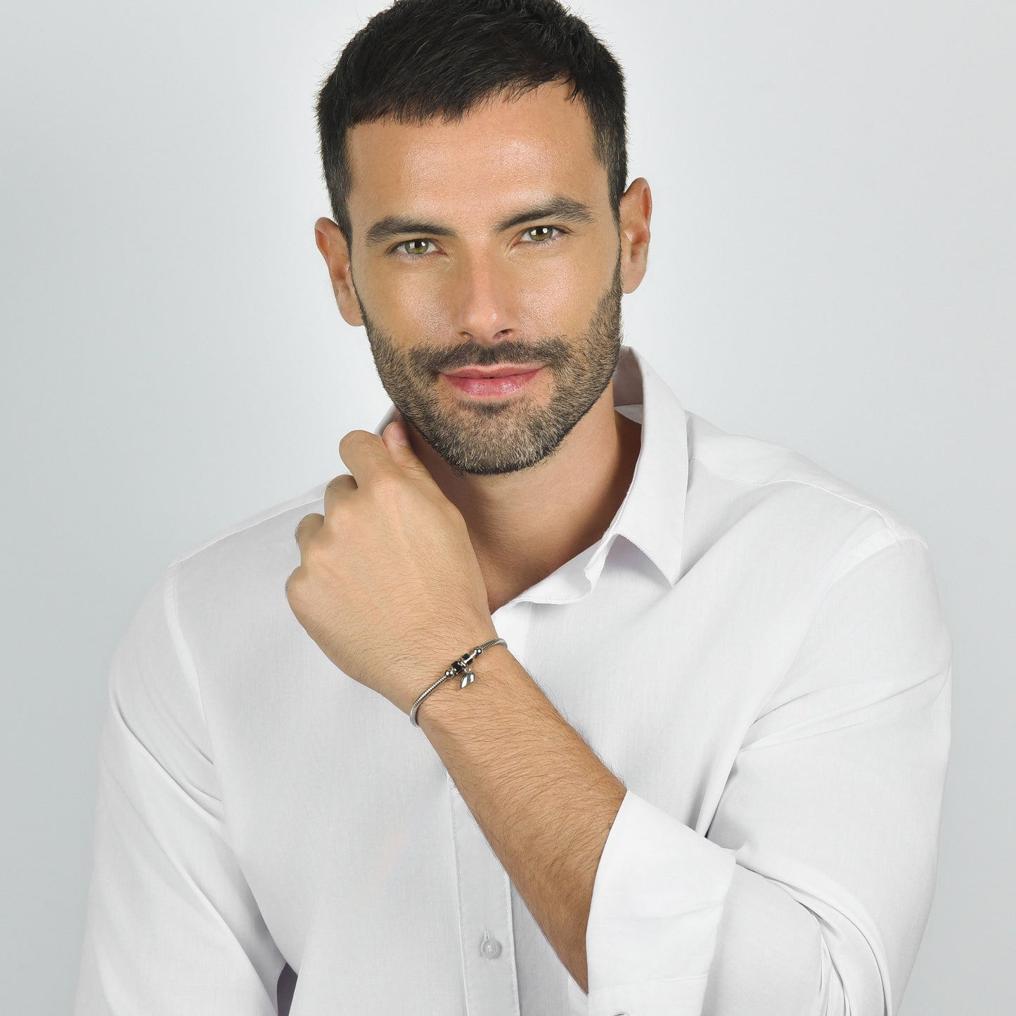 STAHL-PAARARMBÄNDER MIT MAGNETISIERTEM HALBHERZ