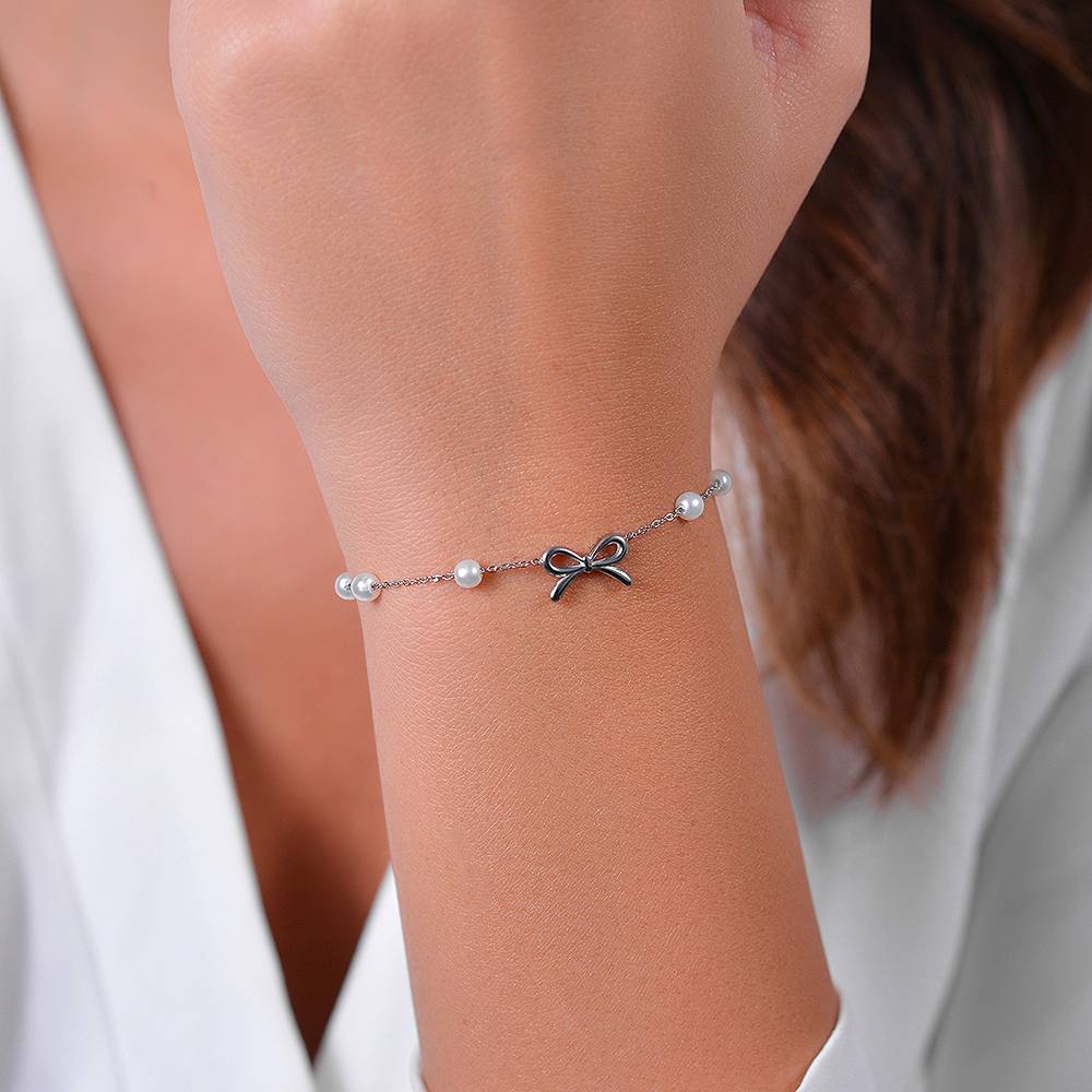 BRACCIALE DONNA IN ACCIAIO PERLE SINTETICHE E FIOCCO