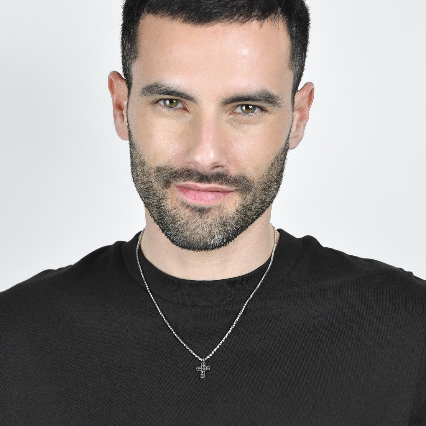 HERRENKETTE MIT KREUZ AUS STAHL UND SCHWARZEN KRISTALLEN