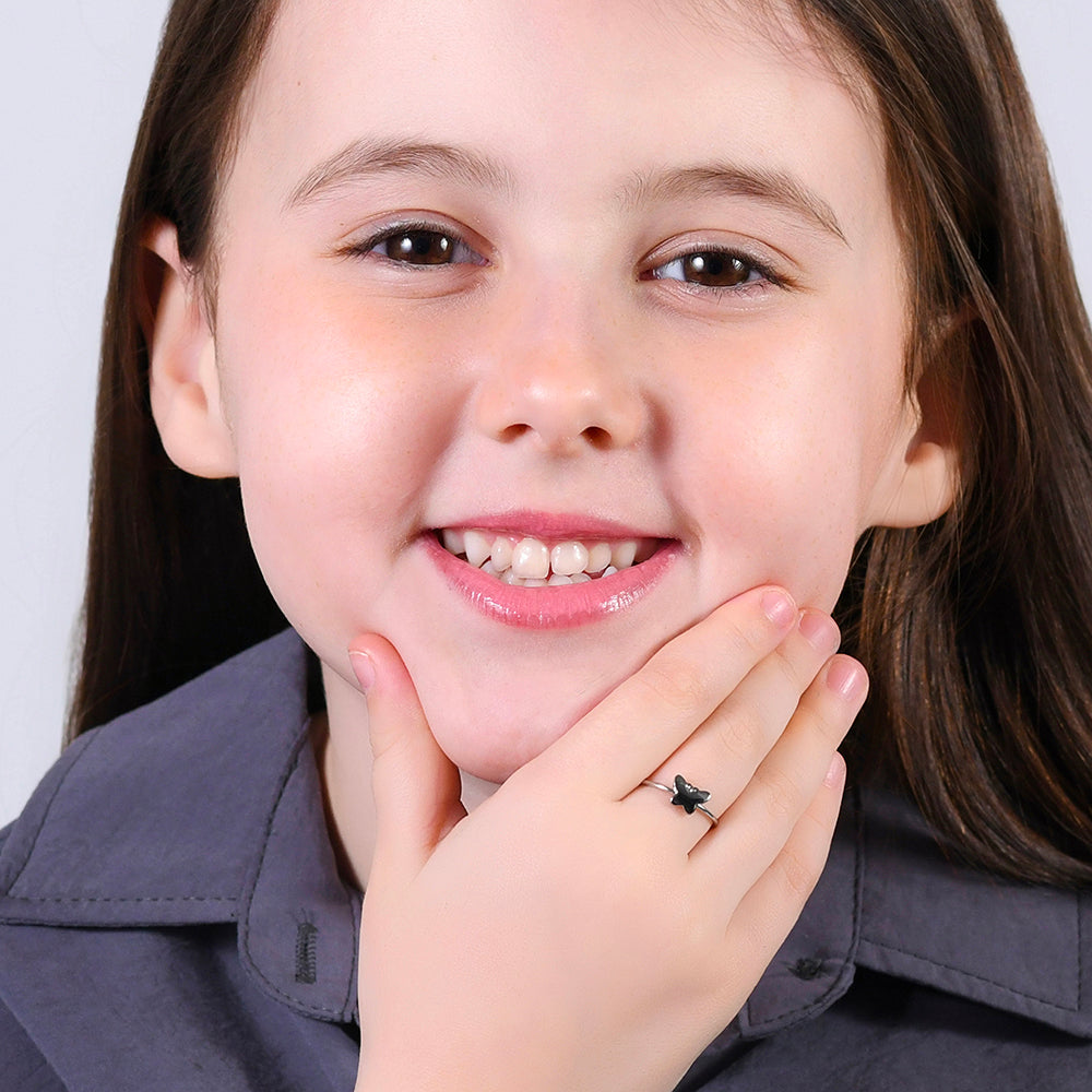 MÄDCHENRING AUS STAHL MIT SCHMETTERLINGEN