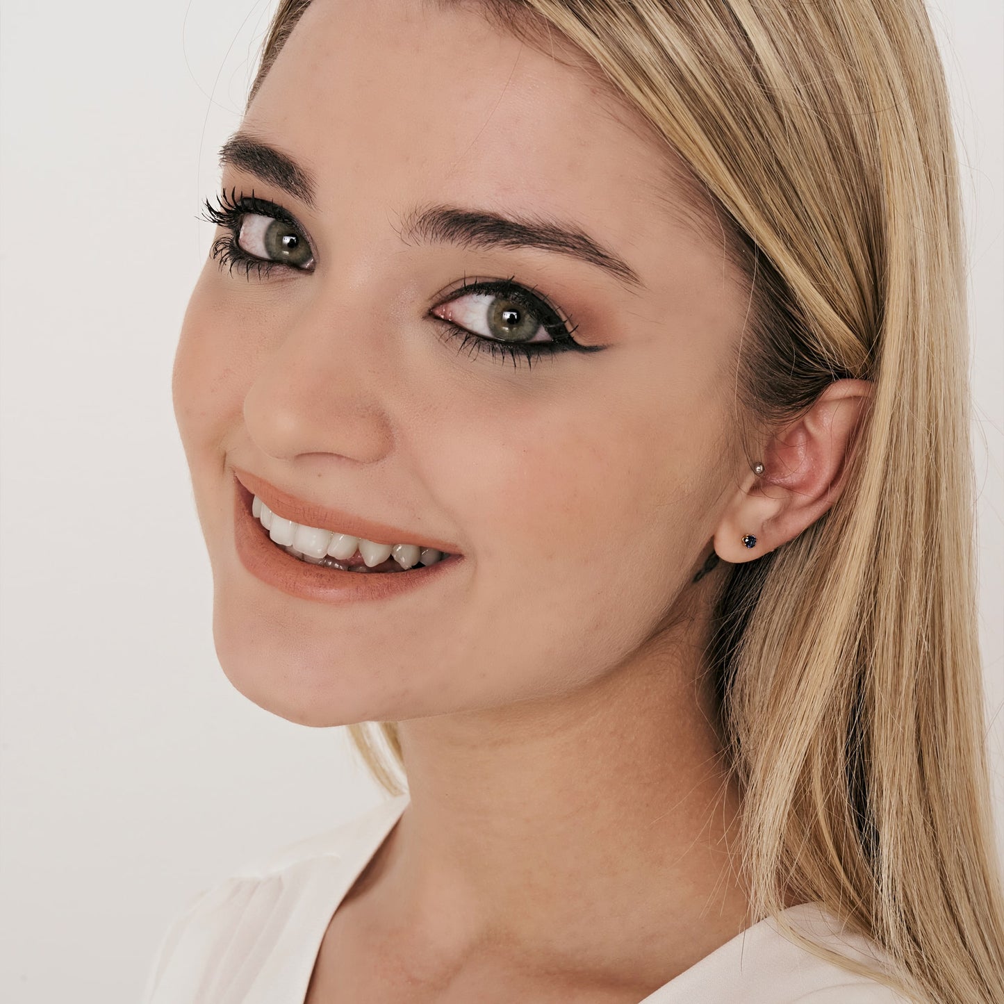 IP GOLD STAHL MONO POINT LIGHT OHRRING MIT BLAUEM KRISTALL 5 MM