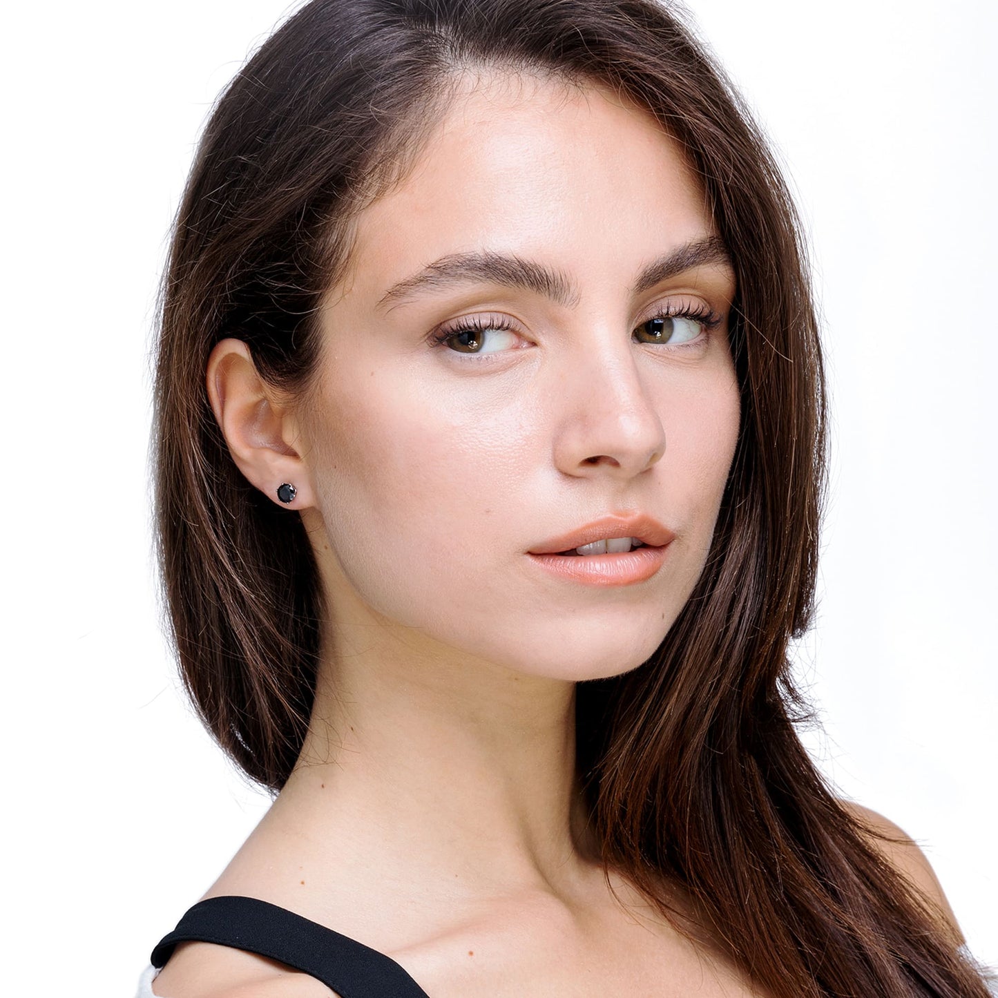 SPOTLIGHT-OHRRINGE AUS STAHL MIT SCHWARZEM KRISTALL