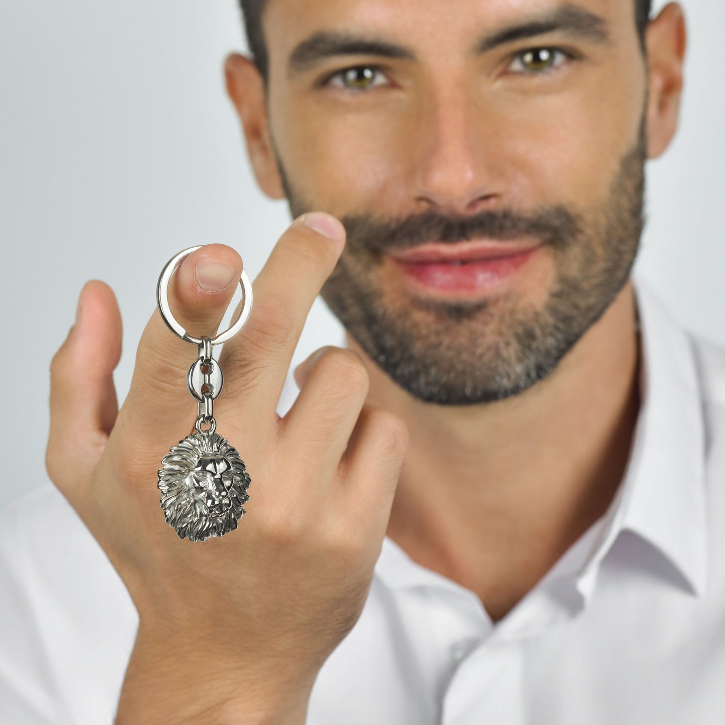SCHLÜSSELANHÄNGER AUS STAHL MIT LÖWENKOPF