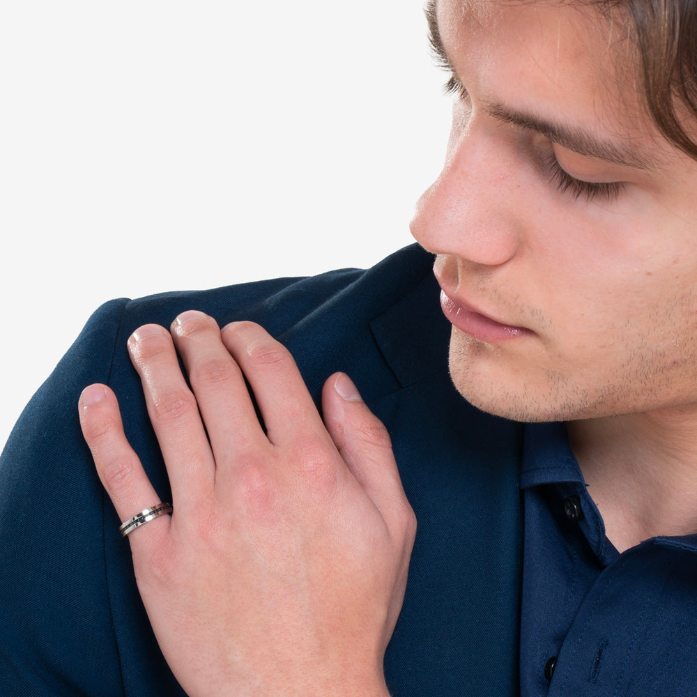 HERREN- UND DAMENRING AUS STAHL MIT SCHWARZEN KRISTALLEN