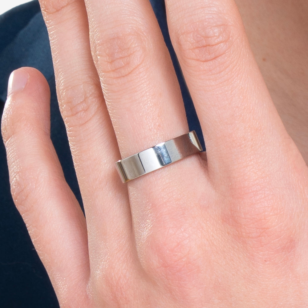 HERRENRING AUS STAHL UND WEISSEM KUBIKZIRKON