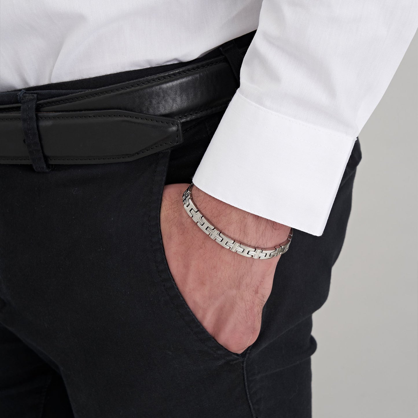 HERREN STAHLARMBAND MIT KREUZGLIEDERN