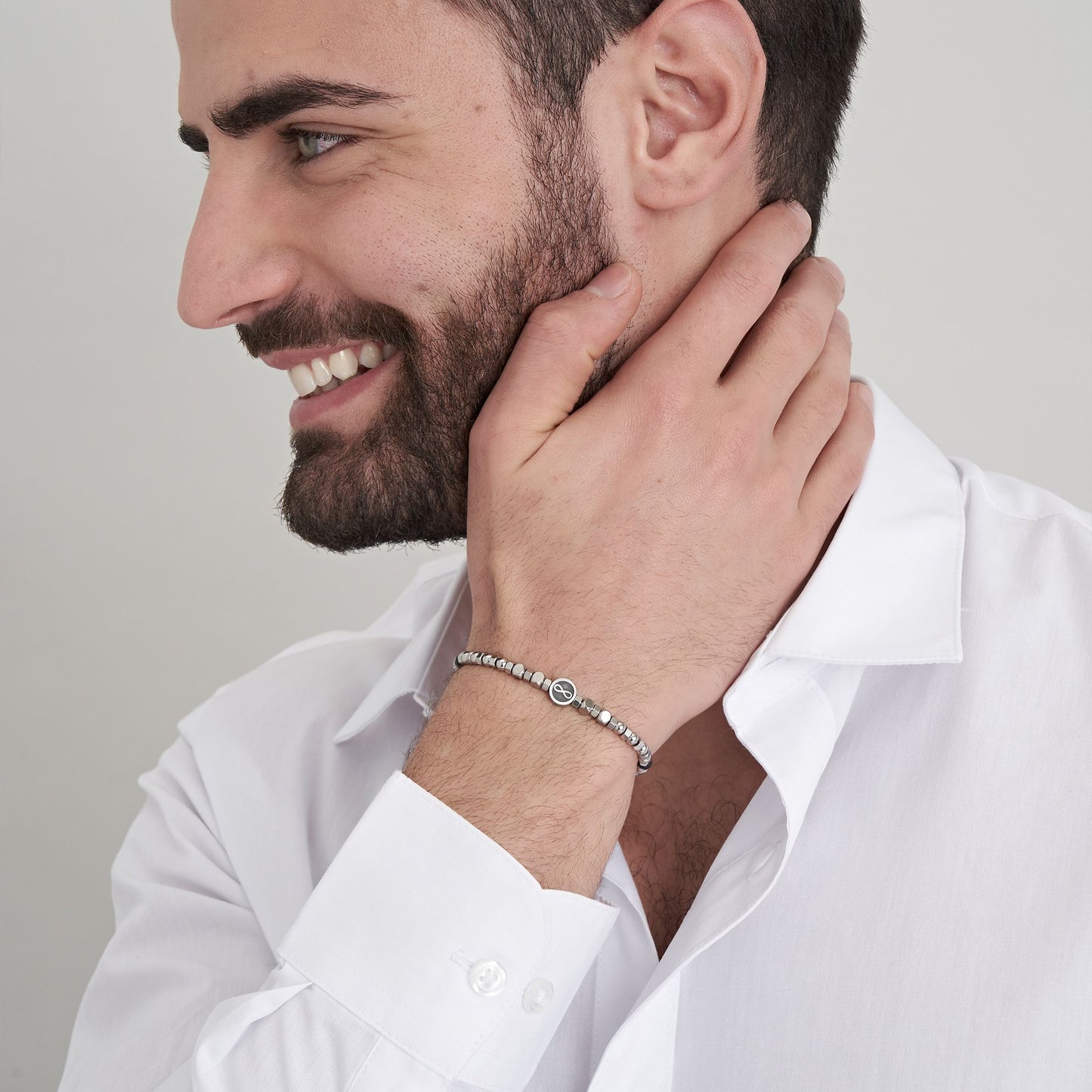 STAHLARMBAND FÜR HERREN MIT SCHWARZEM ACHAT UND UNENDLICHKEIT