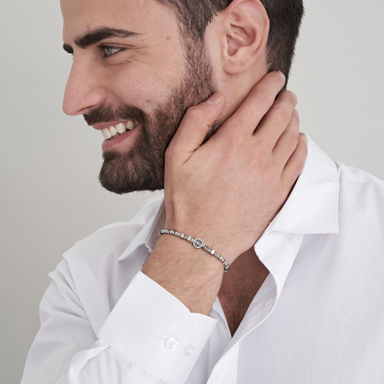 STAHLARMBAND FÜR HERREN MIT SCHWARZEM ACHAT UND UNENDLICHKEIT