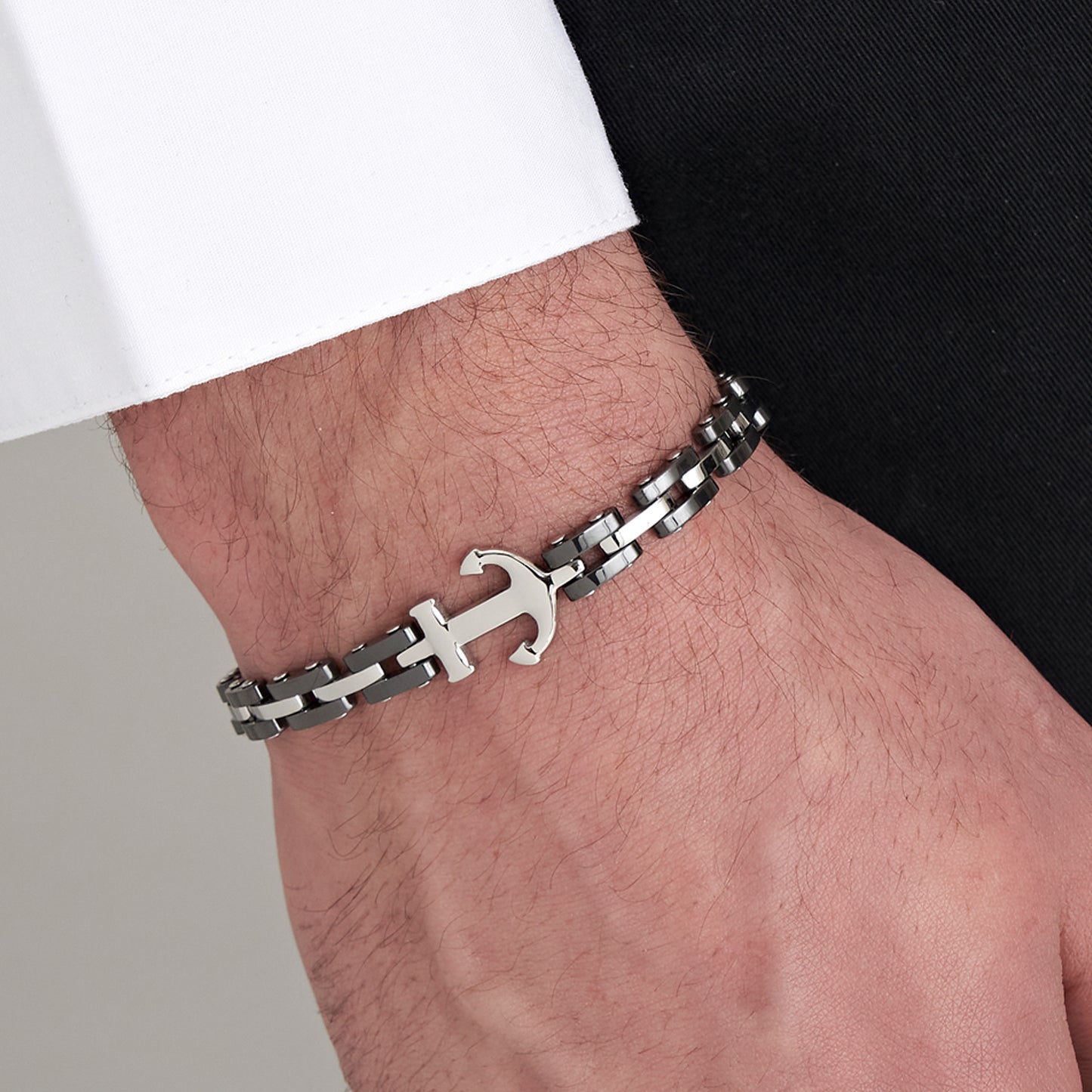 IP ROSE STAHLARMBAND FÜR HERREN MIT SCHWARZEN KERAMIKELEMENTEN UND ANKER