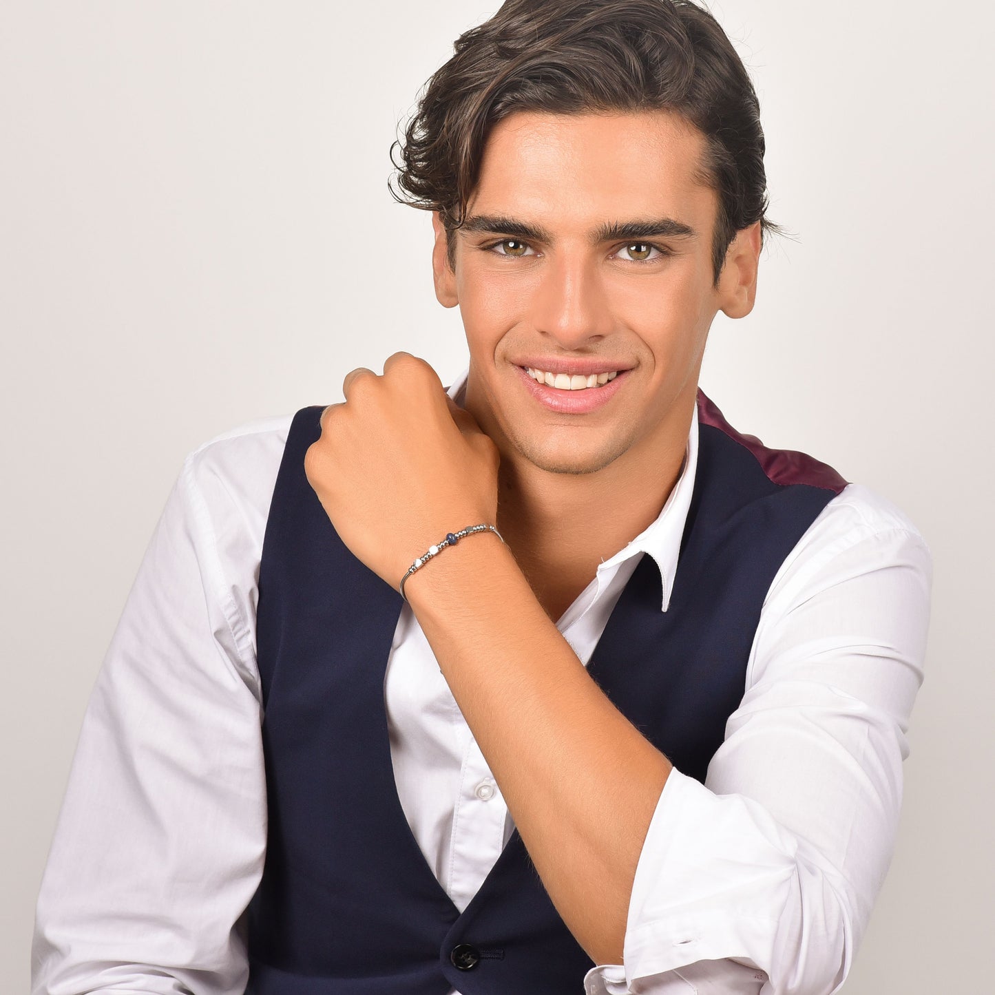 HERRENARMBAND AUS STAHL MIT BLAUEM STEIN