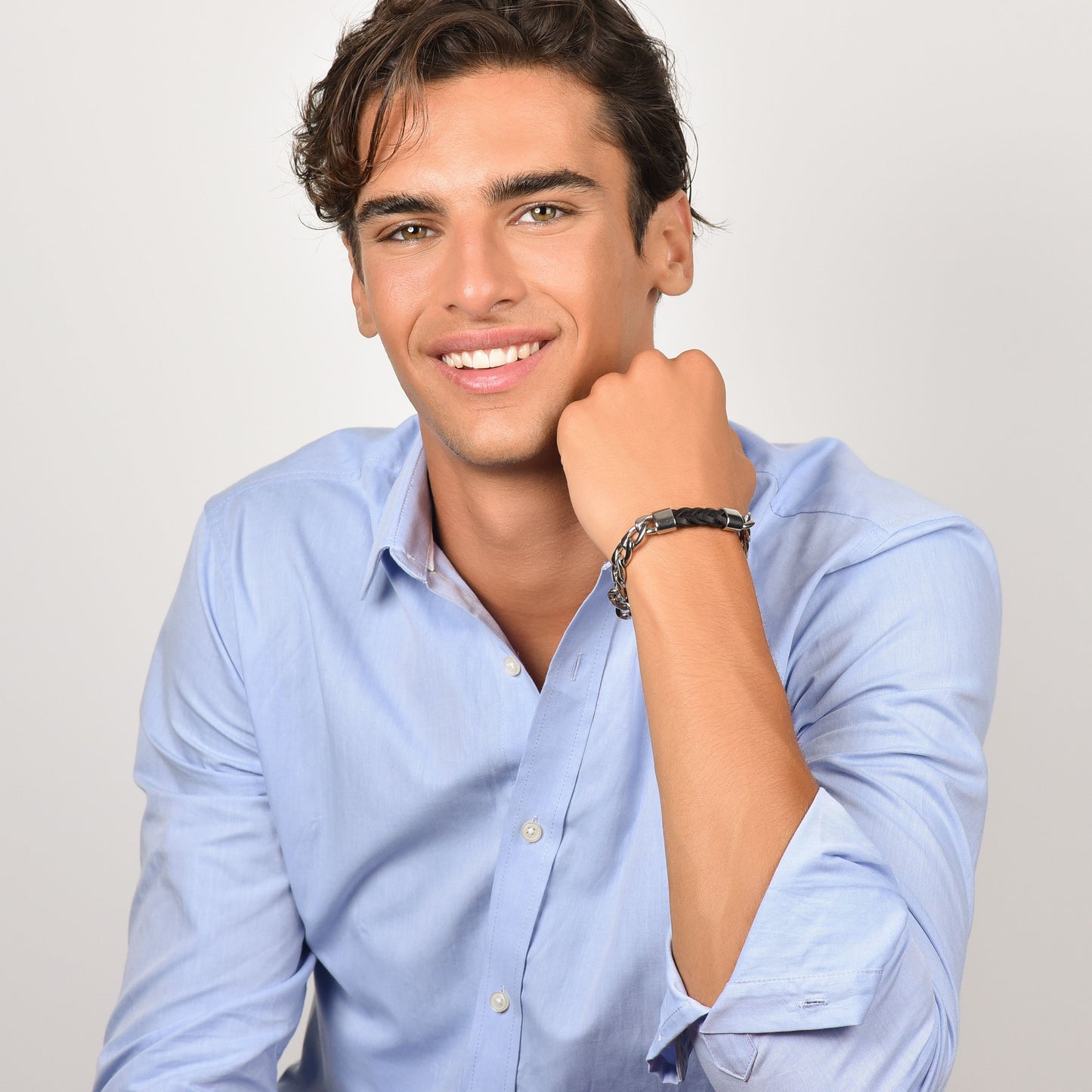 HERRENARMBAND AUS STAHL MIT SCHWARZEM LEDERELEMENT