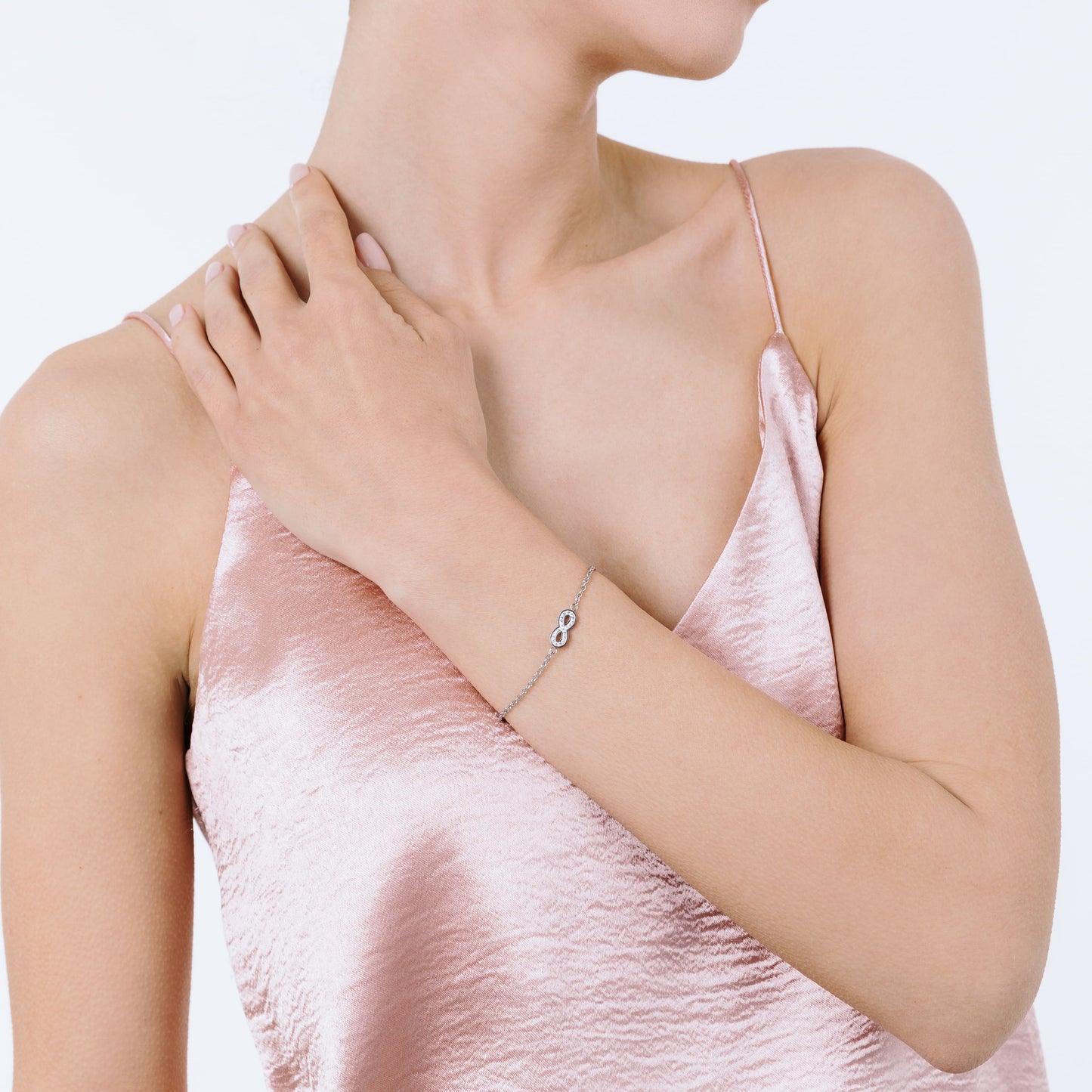 DAMEN STAHLARMBAND MIT UNENDLICHKEIT UND KRISTALLEN