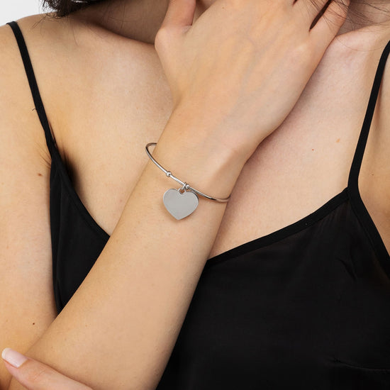 PERSONALISIERTES HERZARMBAND AUS STAHL FÜR FRAUEN