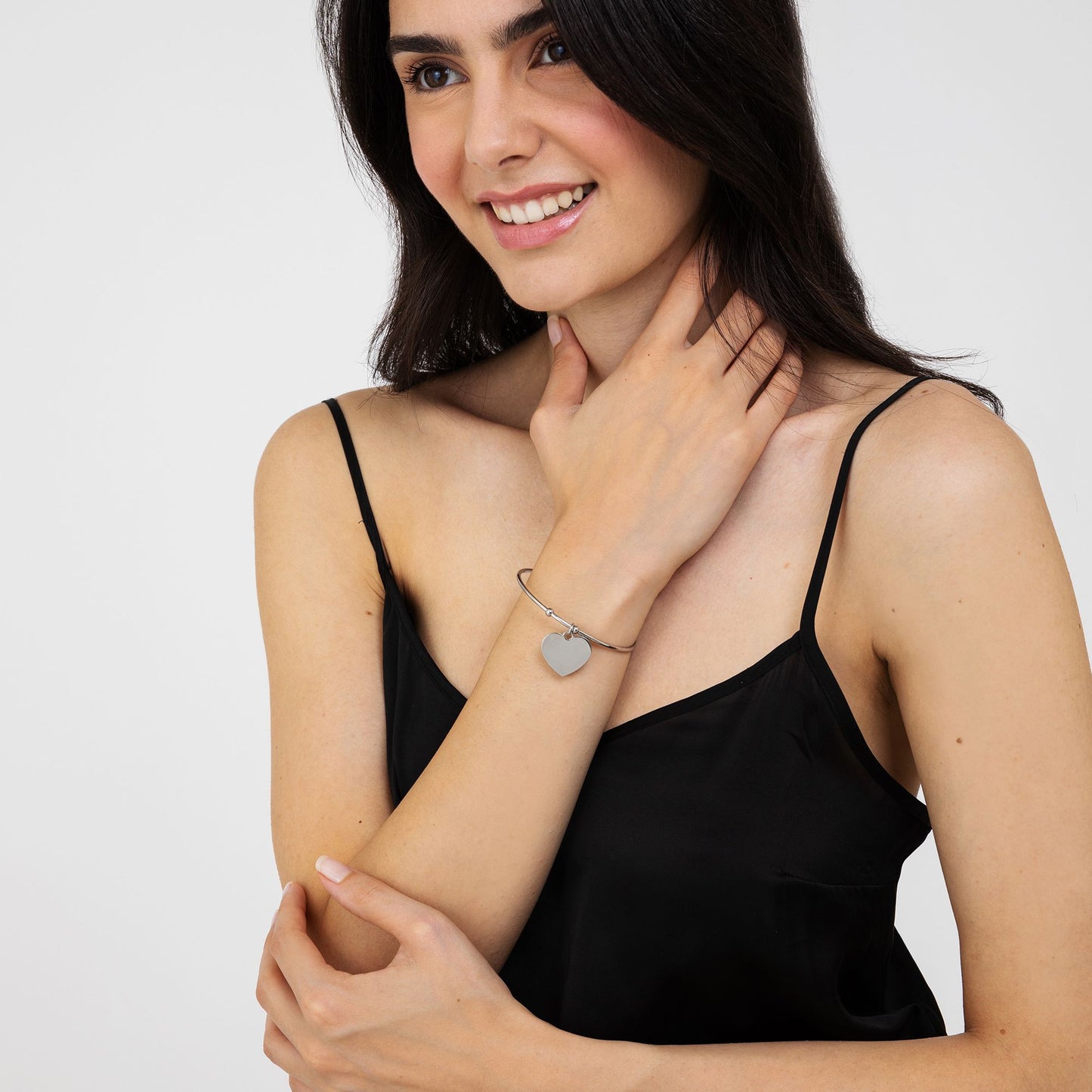 PERSONALISIERTES HERZARMBAND AUS STAHL FÜR FRAUEN