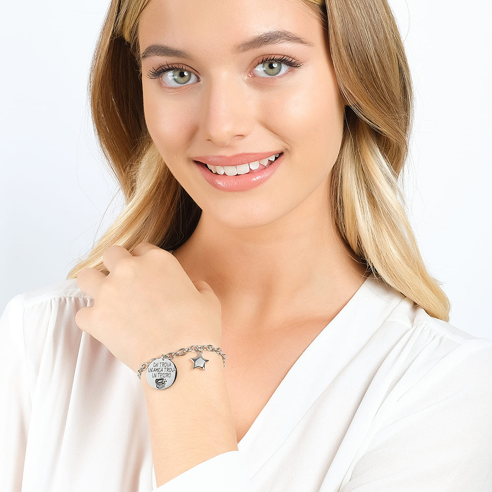 FRAUENARMBAND AUS STAHL WER EINEN FREUND FINDET, FINDET EINEN SCHATZ