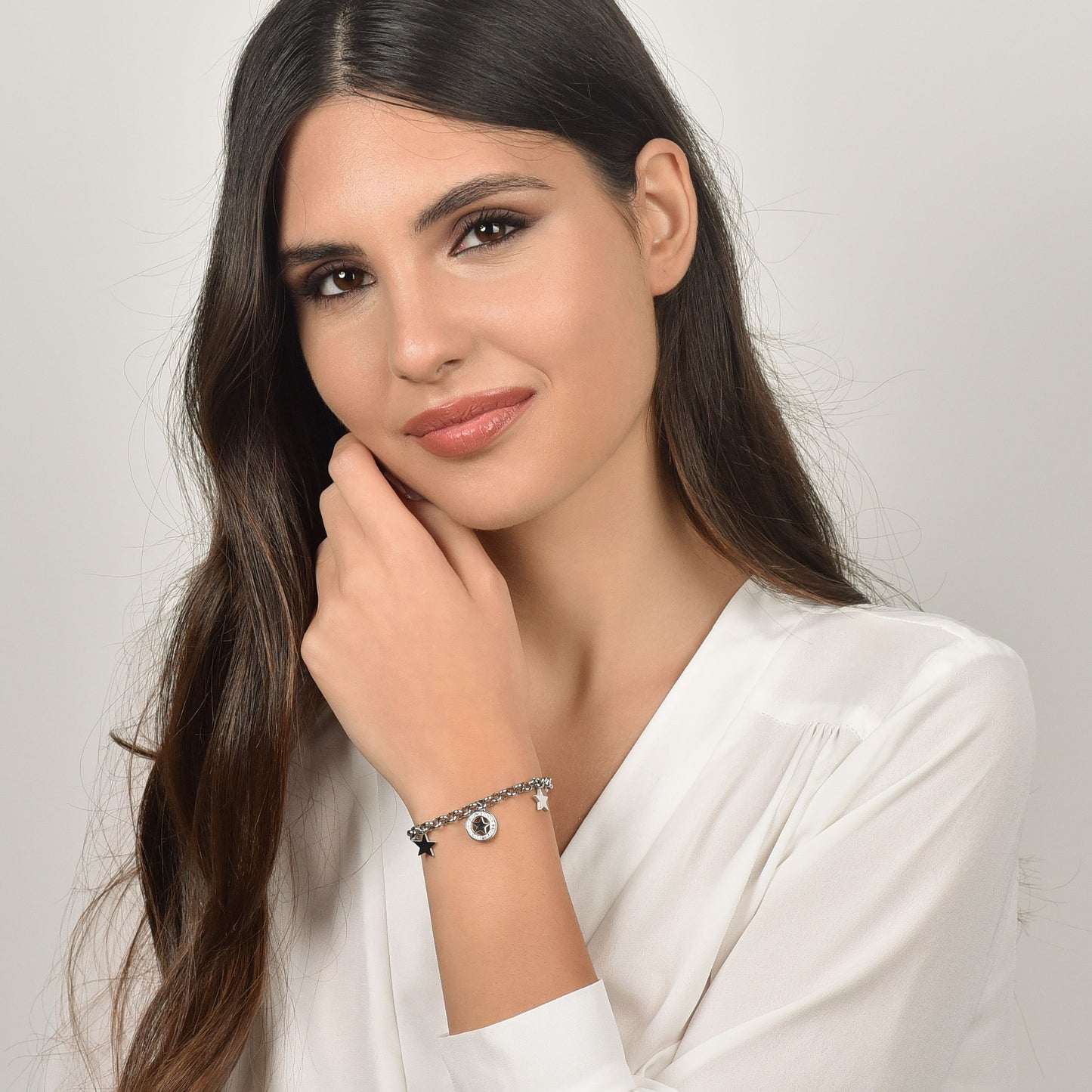 DAMENARMBAND AUS STAHL MIT STERNEN UND WEISSEN KRISTALLEN