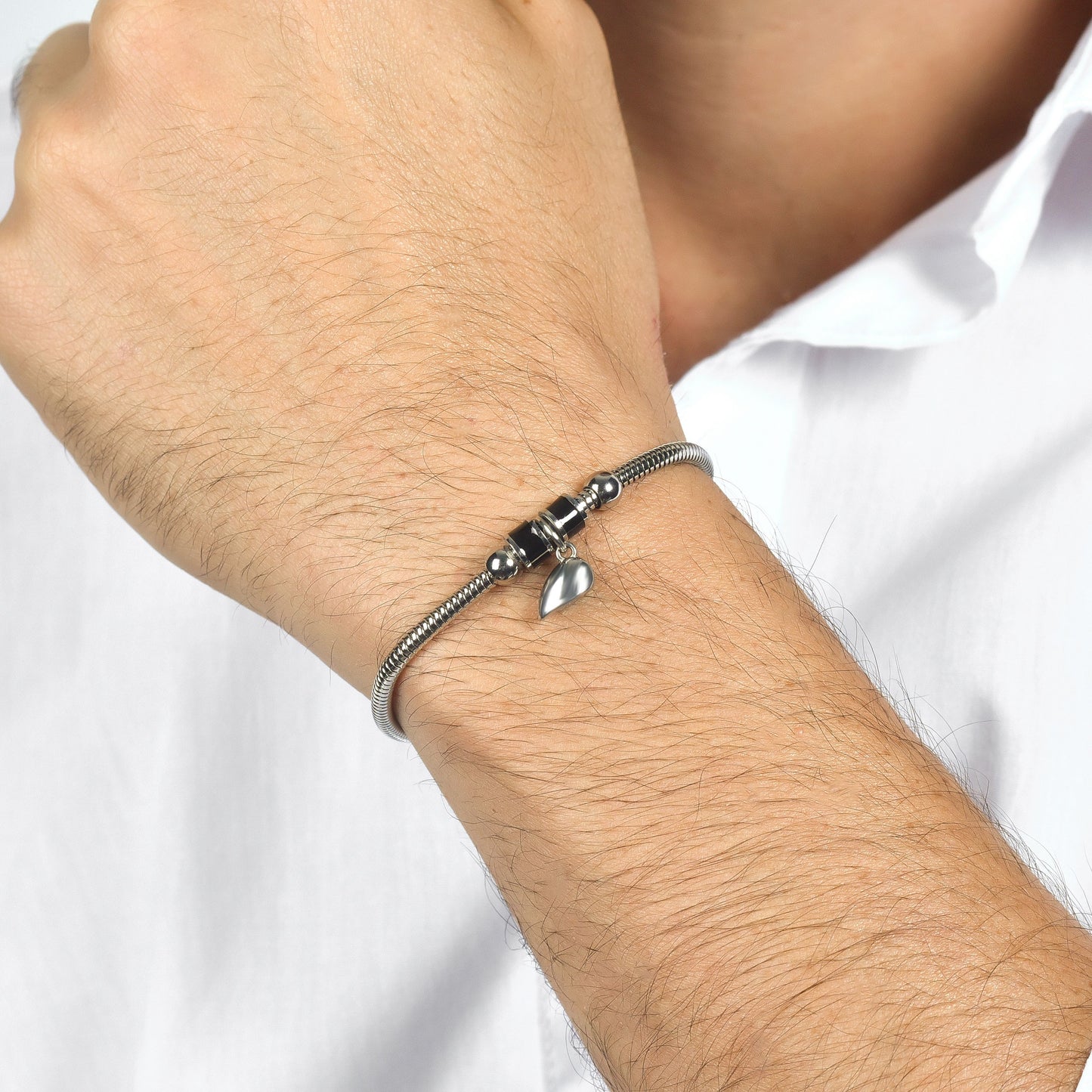 STAHL-PAARARMBÄNDER MIT MAGNETISIERTEM HALBHERZ