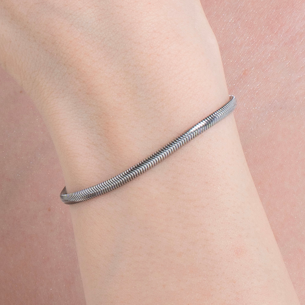 STAHLARMBAND FÜR FRAUEN