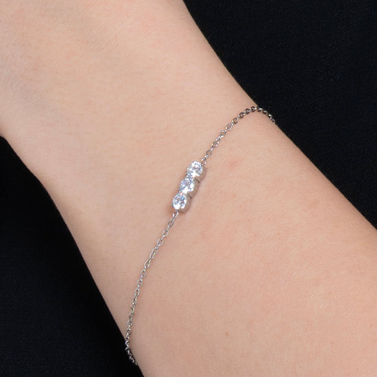 DAMENARMBAND AUS STAHL MIT WEISSEN KRISTALLEN