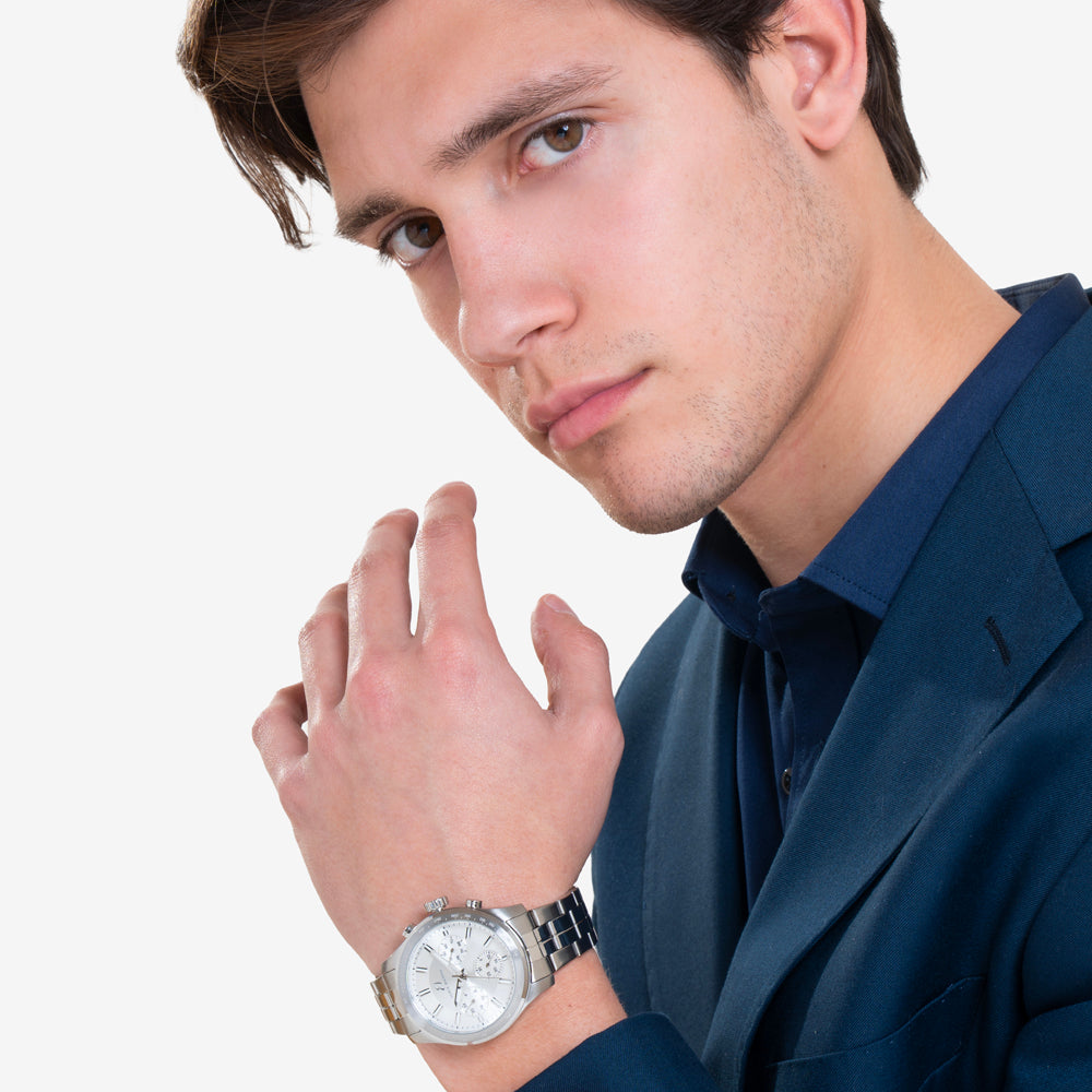 HERRENUHR AUS STAHL MIT SILBERNEM ZIFFERBLATT UND SILBERNER LÜNETTE