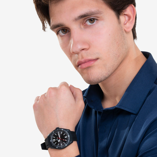 HERRENUHR AUS SCHWARZEM SILIKON