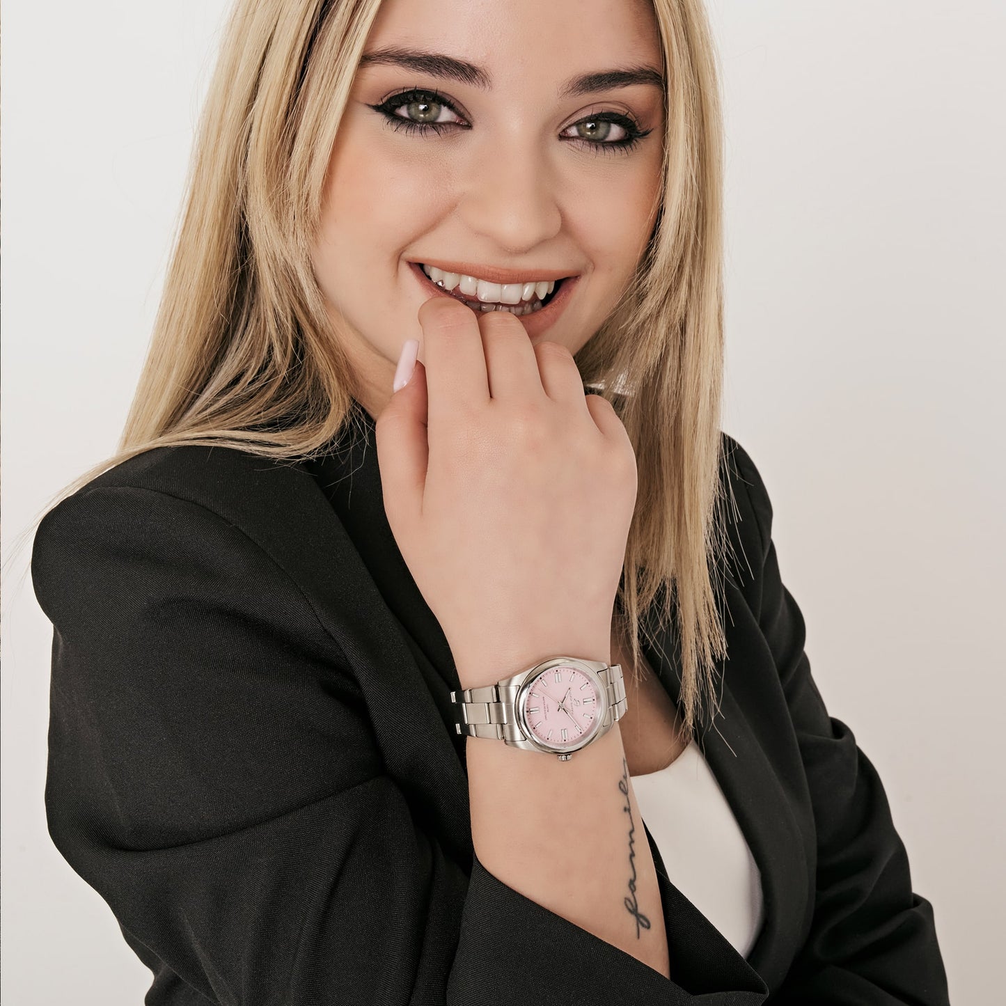 DAMENUHR AUS STAHL MIT ROSA ZIFFERBLATT
