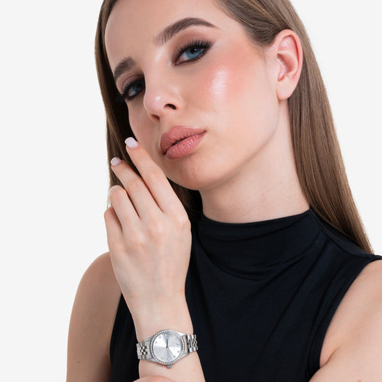 DAMENUHR AUS STAHL MIT SILBERNEM ZIFFERBLATT UND WEISSER KRISTALLLÜNETTE