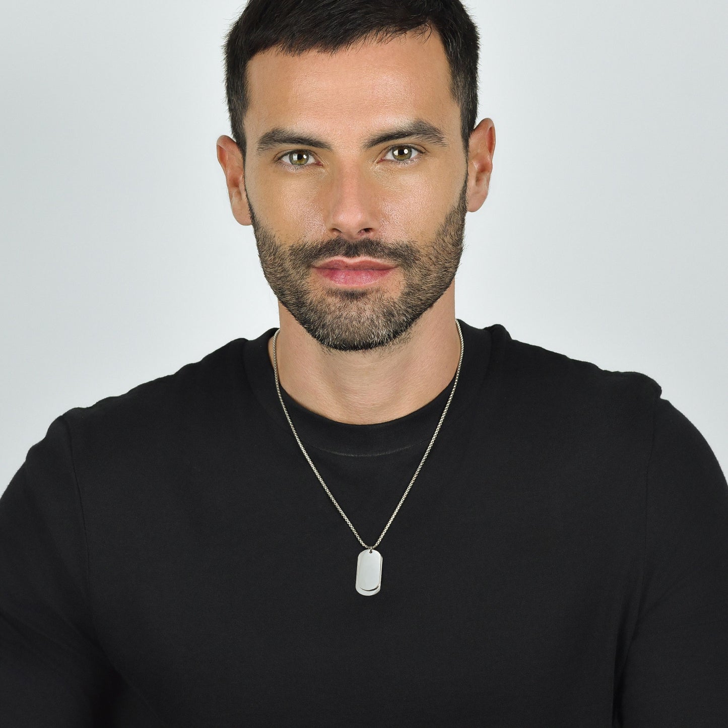 HERREN-STAHLHALSBAND MIT SILBERPLÄTTCHEN