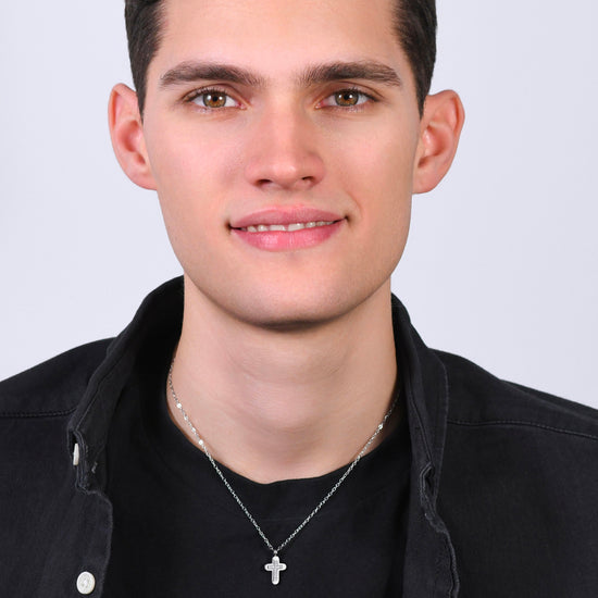HERREN-HALSKETTE MIT STAHLKREUZ UND WEISSEM ZIRKONIASTEIN