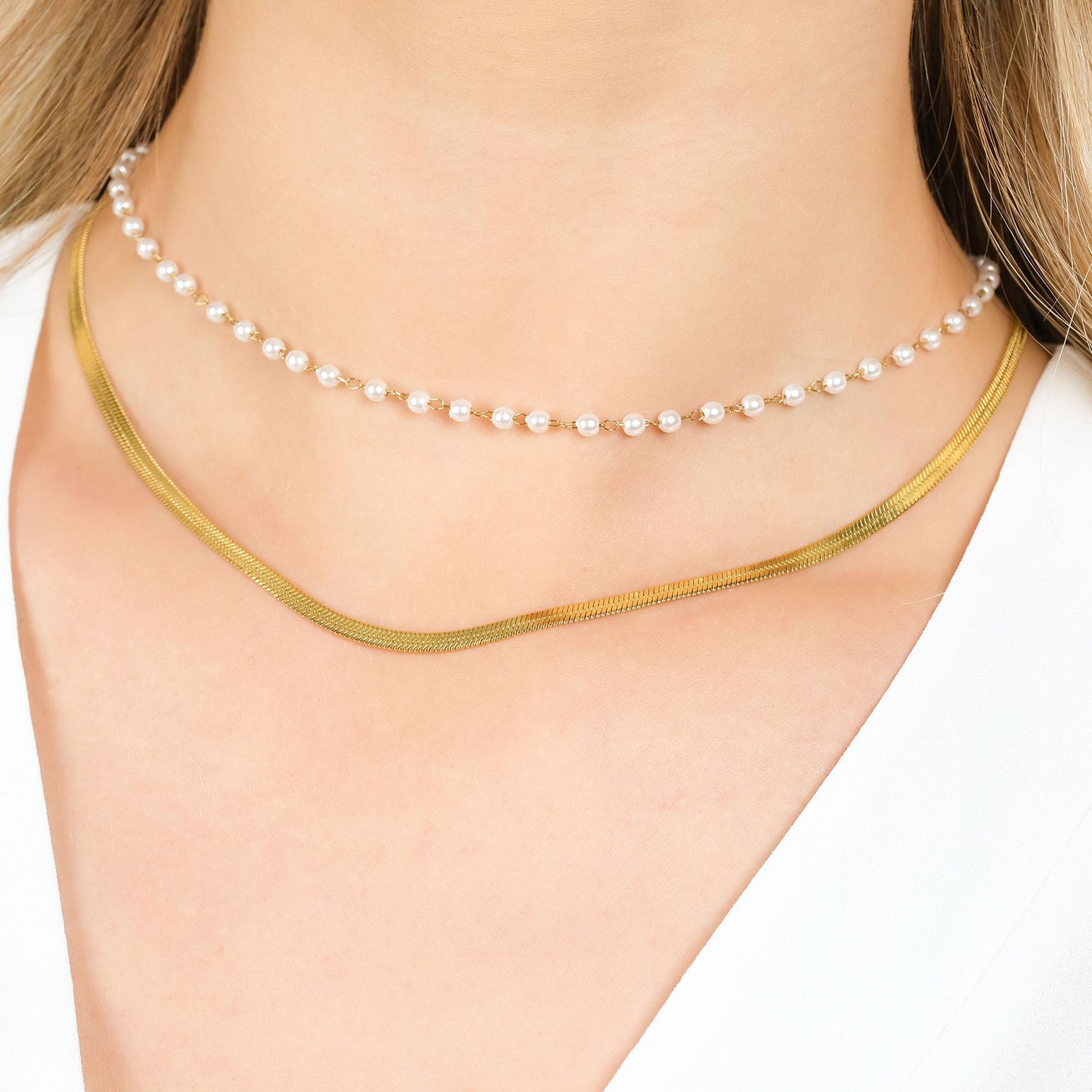 DAMENKETTE AUS STAHL MIT WEISSEN PERLEN