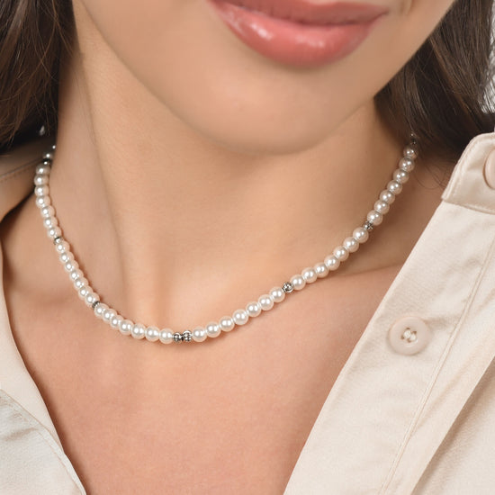 DAMENKETTE AUS STAHL MIT PERLEN UND STAHLELEMENTEN