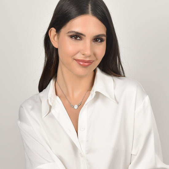 DAMENHALSKETTE AUS STAHL MIT WEISSEM KRISTALLELEMENT