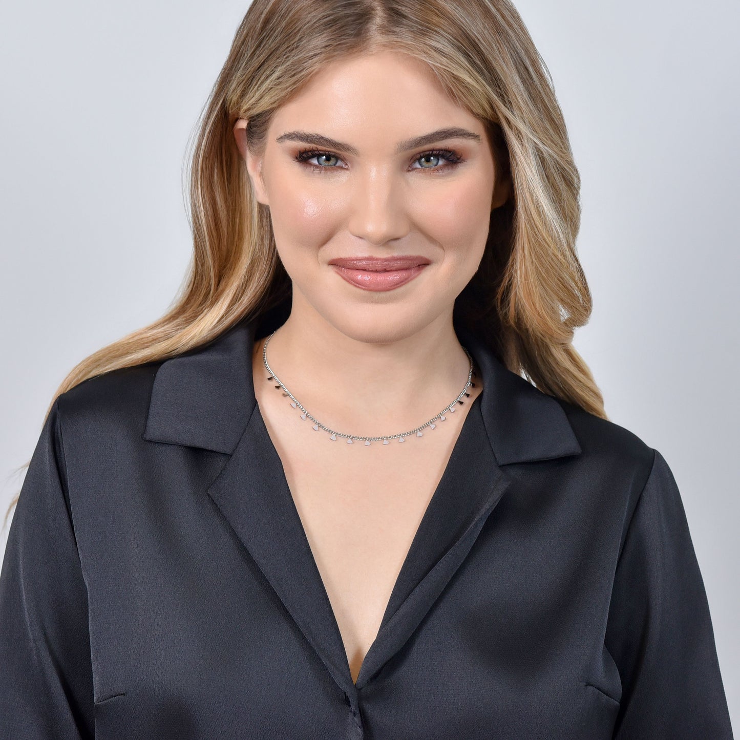 STAHL-HALSKETTE FÜR FRAUEN MIT DREIECKEN