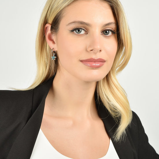 DAMEN-STAHLOHRRINGE MIT BLAUEM STERN UND LICHTPUNKTEN