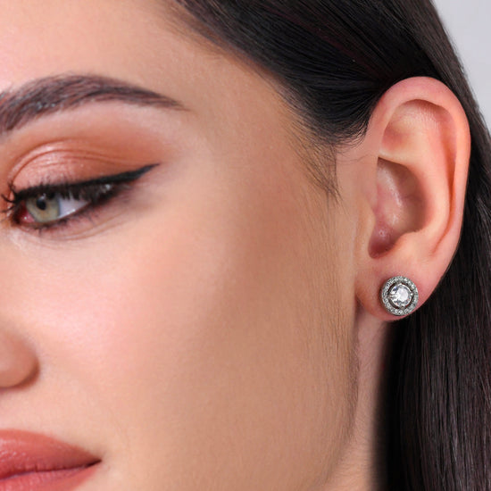 DAMEN-OHRRINGE MIT WEISSEM ZIRKON AUS STAHL
