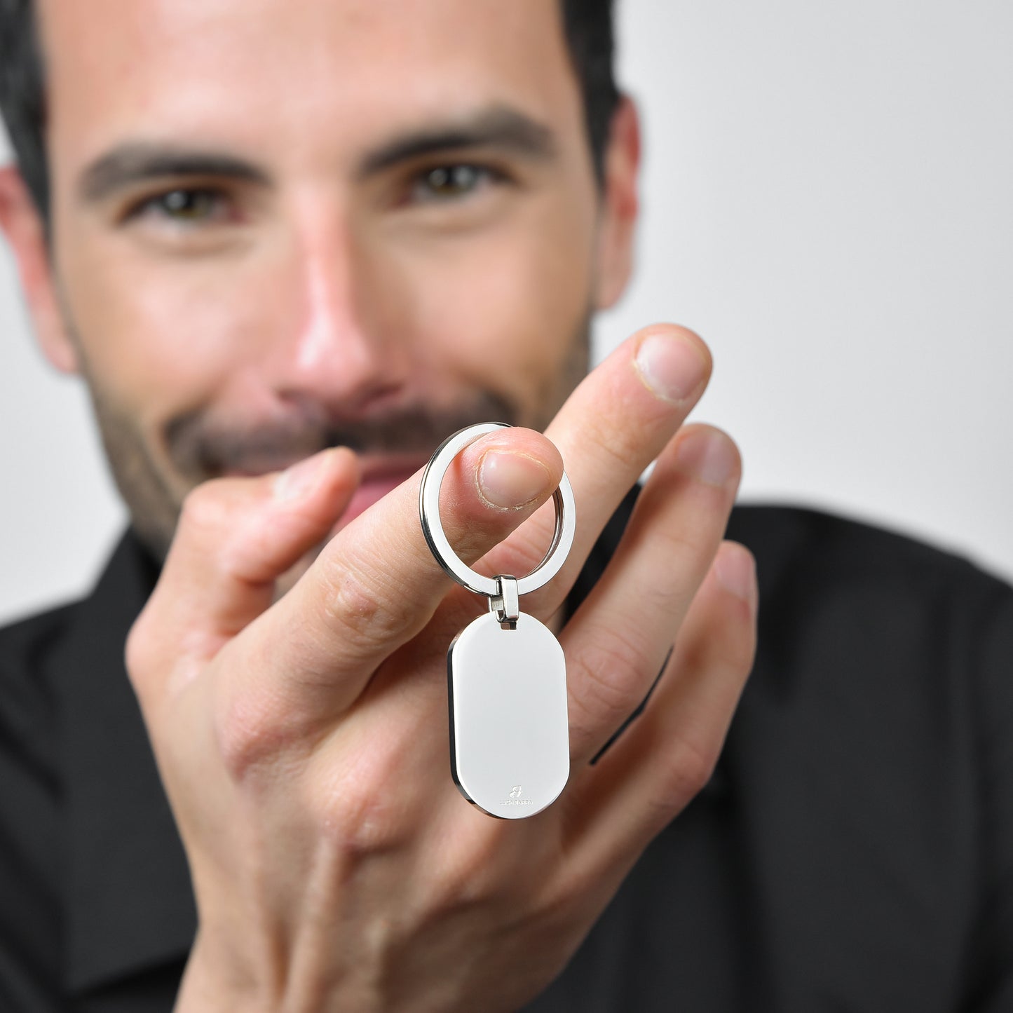 SCHLÜSSELANHÄNGER AUS STAHL FÜR MÄNNER