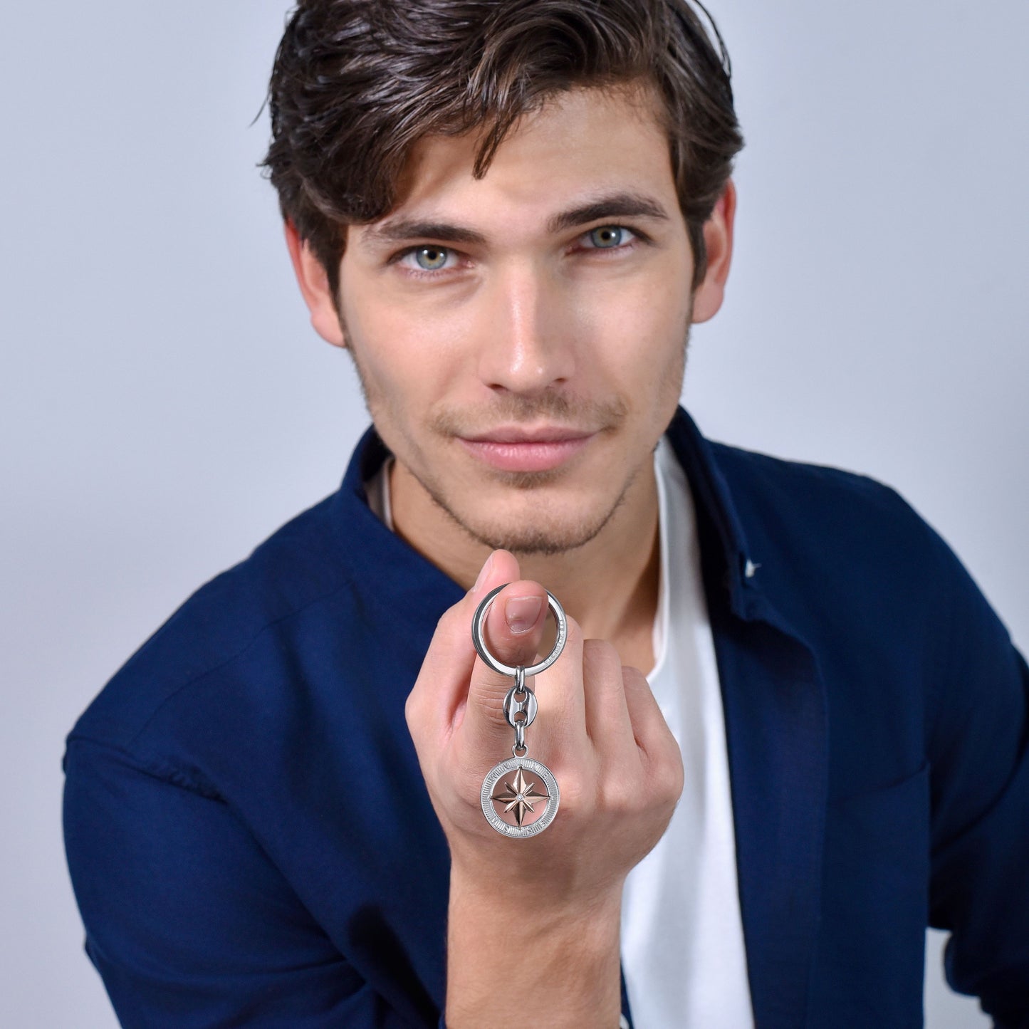 HERRENSCHLÜSSELANHÄNGER AUS STAHL MIT IP-ROSE WINDROSE